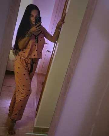 Thick Brunette Poses in Lingerie for Mirror Selfies