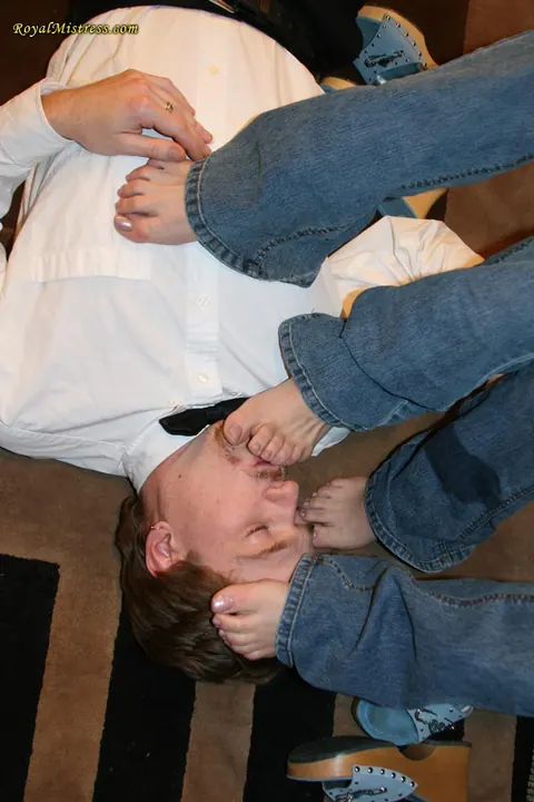 Two Blonde Women in Jeans Worship Feet and Dominate a Man – photo 7 of 12