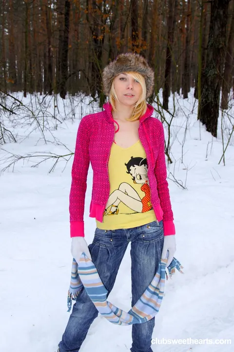 Alice Wonderbang: Petite European Blonde Shows Off Her Slim Body in Boots – photo 1 of 21