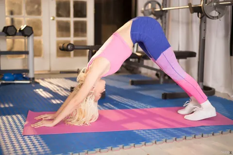 Chloe Couture: Blonde in Yoga Pants Takes Interracial Anal from BBC – photo 8 of 17