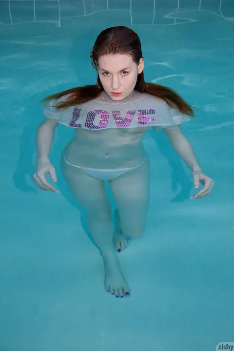 Emily Archer: Busty Redhead PAWG Poses in a Bikini by the Pool – photo 9 of 12