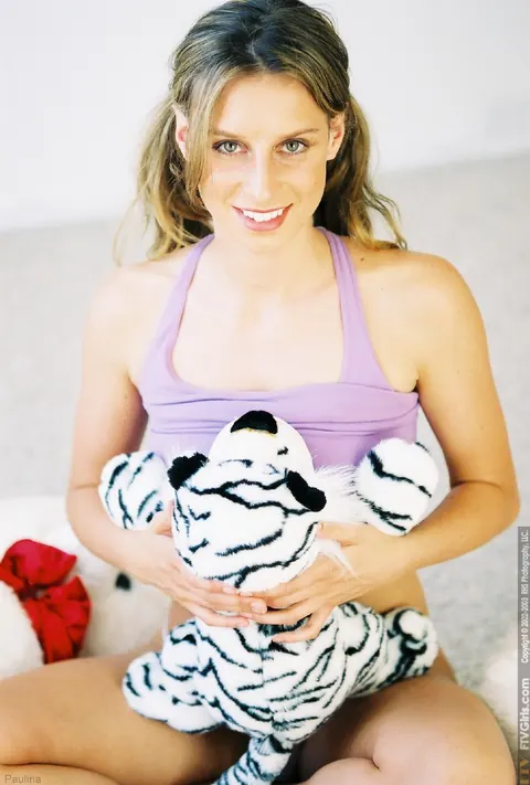 Paulina Presley: Thick Brunette with Big Tits Spreads in Panties – photo 16 of 21