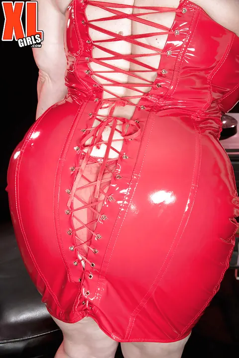 Samantha 38G: Thick Blonde MILF Strips Off Her Red Dress and Shows Her Hairy Pussy – photo 2 of 16