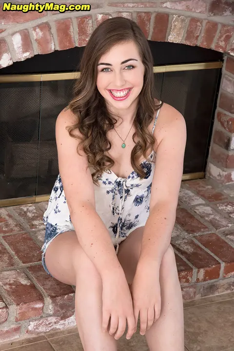 Lexi Lovell: Brunette with Natural Tits Peels Down Her Shorts – photo 8 of 16