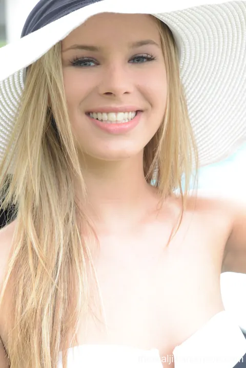 Jillian Janson: Brunette Spreads Her Shaved Pussy Outdoors in Glasses – photo 2 of 18