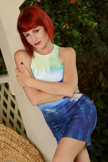 Hollis Ireland – Petite Short-Haired Redhead Strips Naked and Spreads Outdoors