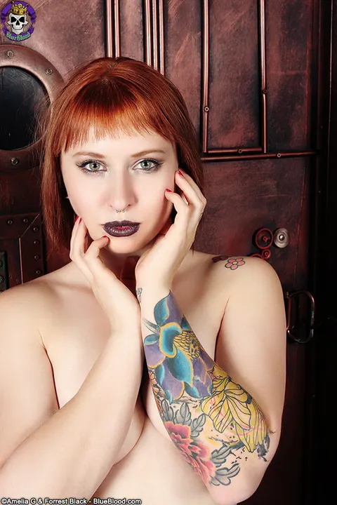 Eidyia: Redhead PAWG Shows Off Her Big Ass in Shorts and Boots – photo 8 of 15