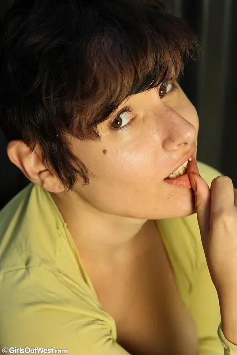 Woman in Glasses Dildos Her Hairy Pussy – photo 20 of 21