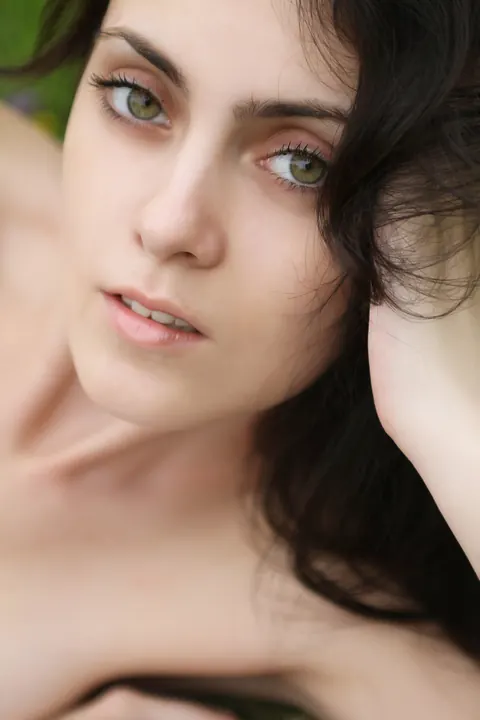 Tall Woman Strips Nude and Poses – photo 14 of 21