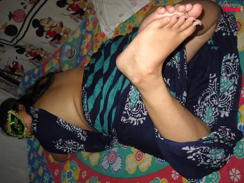 Indian BBW Strips Off Her Mask and Covers Her Tits – photo 7 of 12