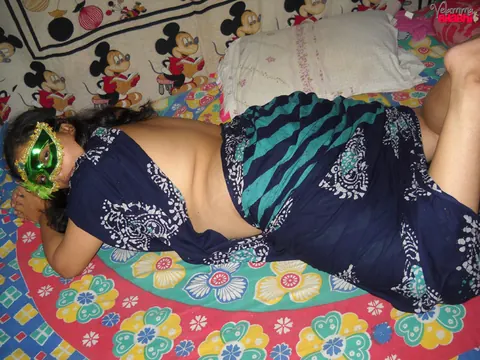 Indian BBW Strips Off Her Mask and Covers Her Tits – photo 8 of 12