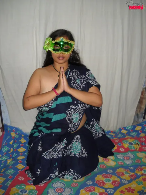 Indian BBW Strips Off Her Mask and Covers Her Tits – photo 1 of 12