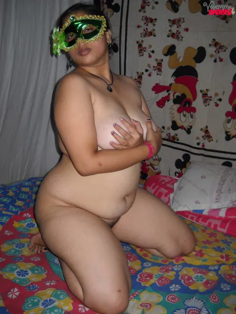 Indian BBW Strips Off Her Mask and Covers Her Tits – photo 12 of 12