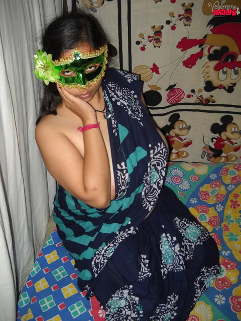 Indian BBW Strips Off Her Mask and Covers Her Tits – photo 6 of 12