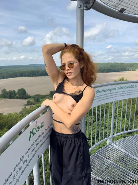 Irene Rouse: Slim Latina Redhead Poses Nude Outdoors in Glasses – photo 8 of 15
