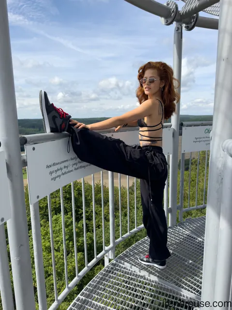Irene Rouse: Slim Latina Redhead Poses Nude Outdoors in Glasses – photo 14 of 15