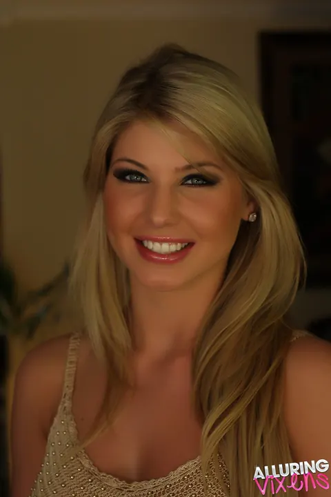 Brianne Perille: Tall Blonde Poses in Panties Showing Her Pretty Face – photo 3 of 12