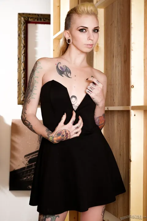 Sierra Cure: Tattooed PAWG Brunette Reveals Her Small Tits and Big Ass – photo 1 of 14