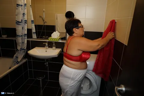 Mariette: Big-Titted Redhead MILF Poses Nude in the Bathroom Wearing Glasses – photo 8 of 16
