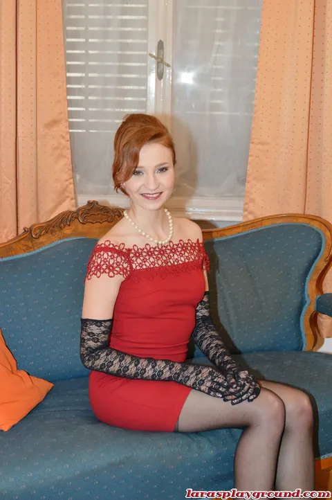 MILF in Stockings Removes Her Panties and Spreads Wide – photo 4 of 21