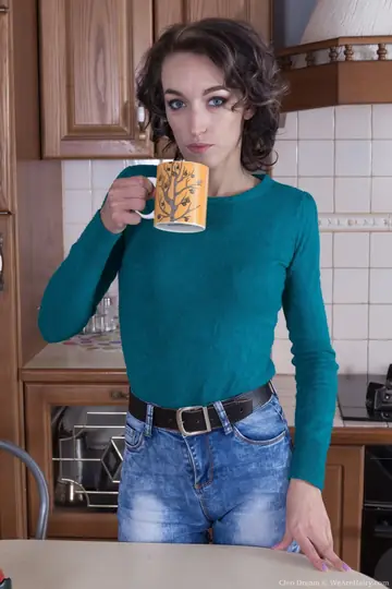 Cleo Dream – Slim Brunette in Lingerie and Jeans Spreads Her Hairy Pussy in the Kitchen