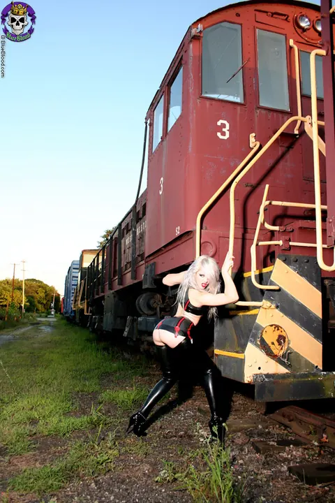 Mosh: PAWG Blonde Poses Outdoors in Latex Stockings and Heels – photo 3 of 18