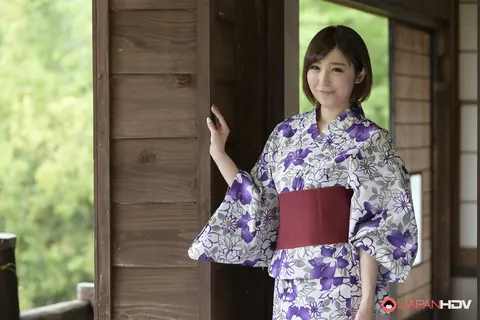 Runa Hagawa: Japanese Brunette Reveals Her Natural Tits from Her Kimono – photo 1 of 15