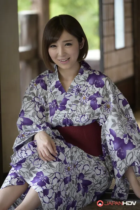 Runa Hagawa: Japanese Brunette Reveals Her Natural Tits from Her Kimono – photo 5 of 15