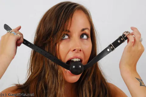Busty Babe in Lingerie and Heels Wears Ball Gag and Cuffs – photo 5 of 16