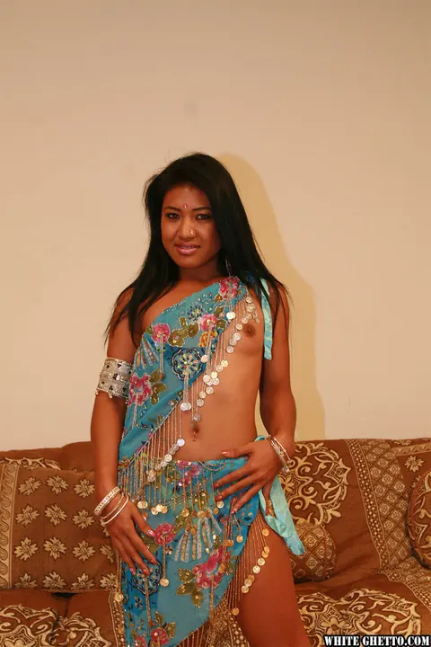 Arcadia davida: Thick Indian Woman Flashes Her Ass in a Yellow Thong – photo 10 of 15
