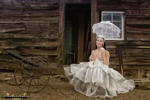 Busty Trans Woman Lifts Her Skirt Outdoors – photo 2 of 12