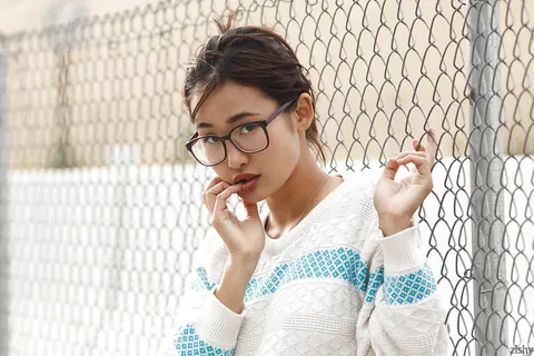 Saki Kishima: Japanese Babe with Big Tits Poses Outdoors in Glasses – photo 5 of 11