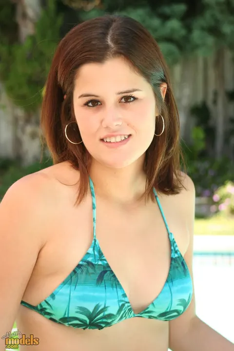 Kendra kay: Brunette PAWG Peels Off Her Bikini and Spreads Her Shaved Slit – photo 7 of 16