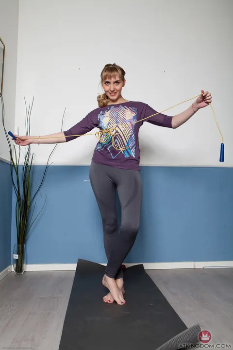 PAWG in Yoga Pants Bends Over for Anal at the Gym – photo 1 of 21