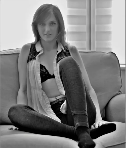 British Woman Poses in Lacy Lingerie Then Strips Nude – photo 9 of 12