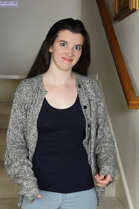Gabby Smith: Brunette with Big Natural Tits Spreads Her Pussy and Shows Her Puffy Nipples – photo 1 of 19