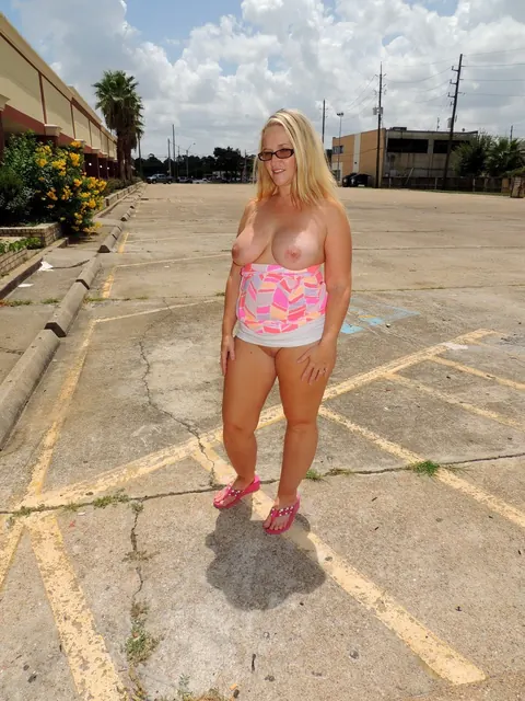 Dee Siren: Blonde MILF with Enhanced Tits Sucks Cock and Uses a Dildo Outdoors – photo 10 of 17