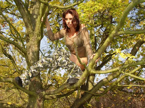 Woman with Shaved Pussy Toys Herself in a Tree – photo 10 of 16