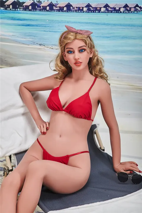 Blonde on the Beach Strips Off Her Bikini and Poses Nude – photo 2 of 21