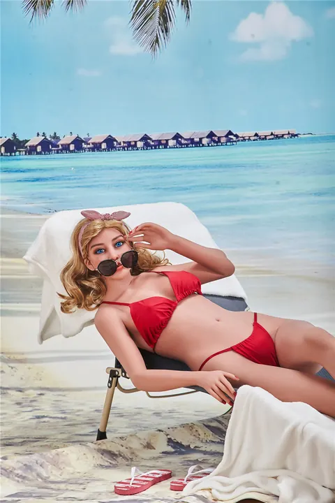 Blonde on the Beach Strips Off Her Bikini and Poses Nude – photo 1 of 21