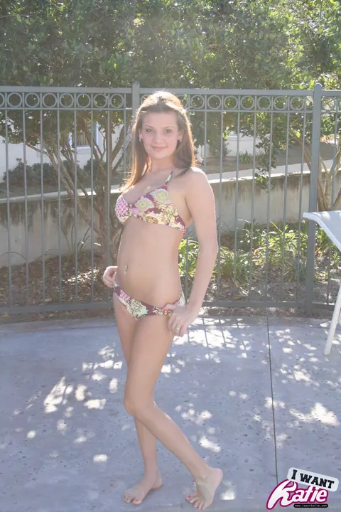 Kate Crush: Busty Brunette Removes Her Bikini Top by the Pool – photo 5 of 12