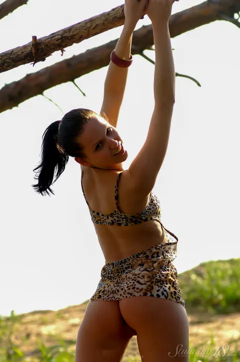 PAWG Strips Nude and Spreads Her Ass Cheeks Outdoors – photo 4 of 16