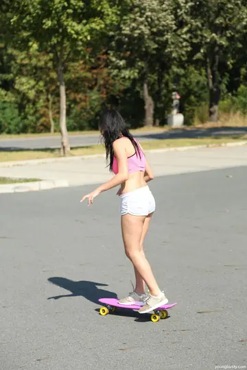 Nicole Love – Two Brunettes Lick Pussy and Use a Dildo Outdoors in Shorts