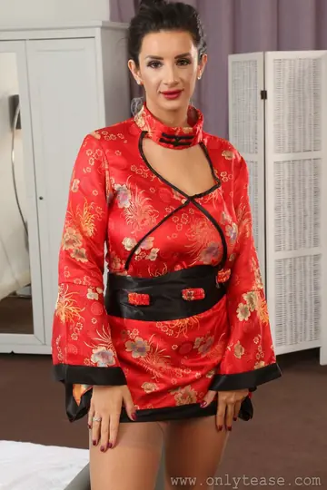 Thick British MILF Strips Out of Her Geisha Dress and Stockings