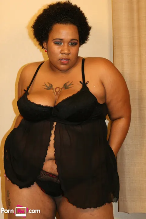 Ebony BBW Stripteases to Show Her Big Ass – photo 1 of 20