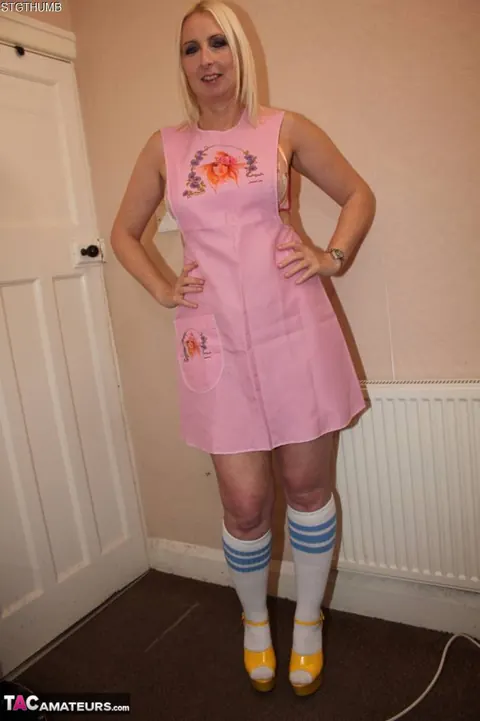 Tracey Lain: Blonde British MILF Keeps Socks on for POV Sex – photo 2 of 16