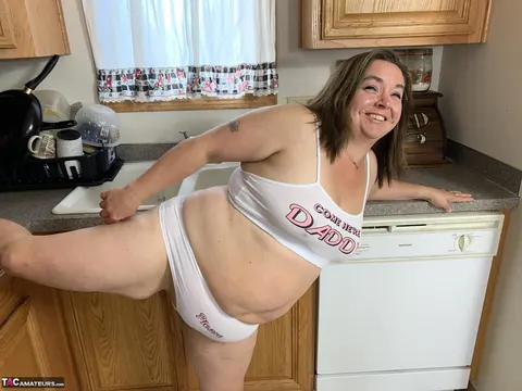 MILF PAWG Flaunts Her Big Tits and Ass in the Kitchen – photo 4 of 16