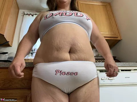 MILF PAWG Flaunts Her Big Tits and Ass in the Kitchen – photo 3 of 16