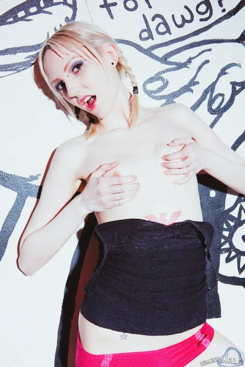 Lacey Lust: Busty Blonde Fingers Her Shaved Pussy by a Graffiti Wall – photo 8 of 17
