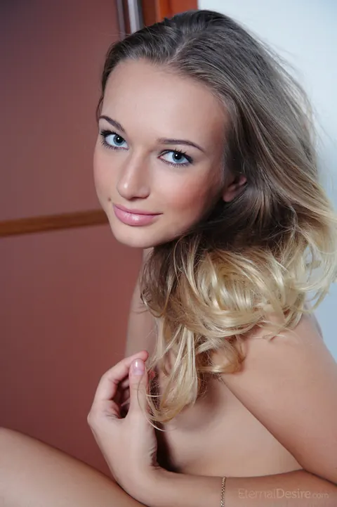 Amy Moore: Tall Blonde with Natural Tits Spreads by the Window – photo 13 of 16